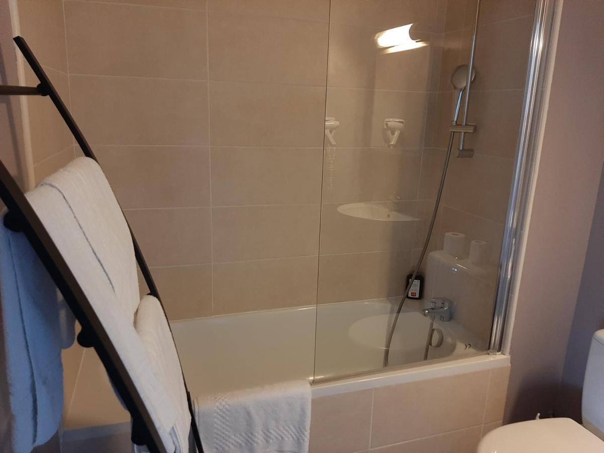 Le Royalty Hotel Angers Ngoại thất bức ảnh