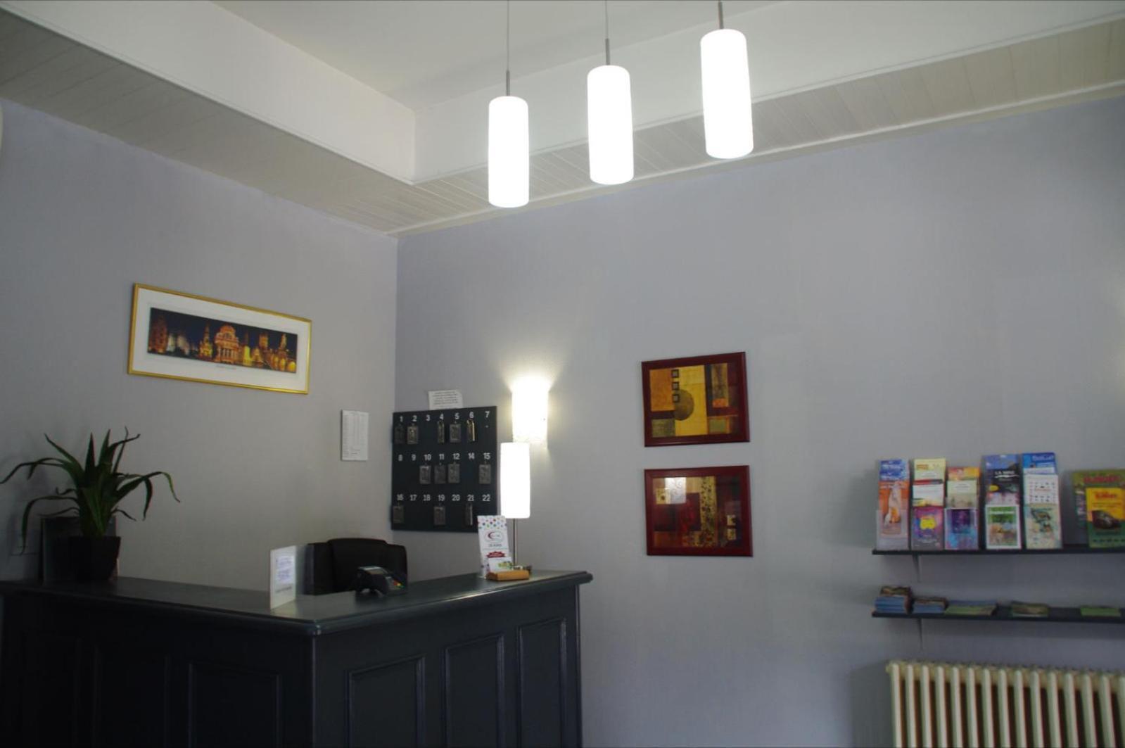 Le Royalty Hotel Angers Ngoại thất bức ảnh