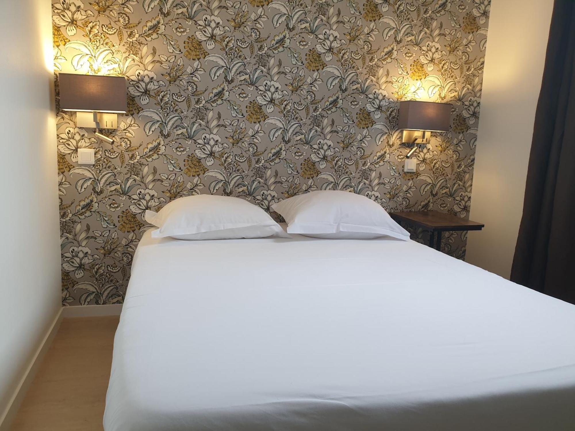 Le Royalty Hotel Angers Ngoại thất bức ảnh